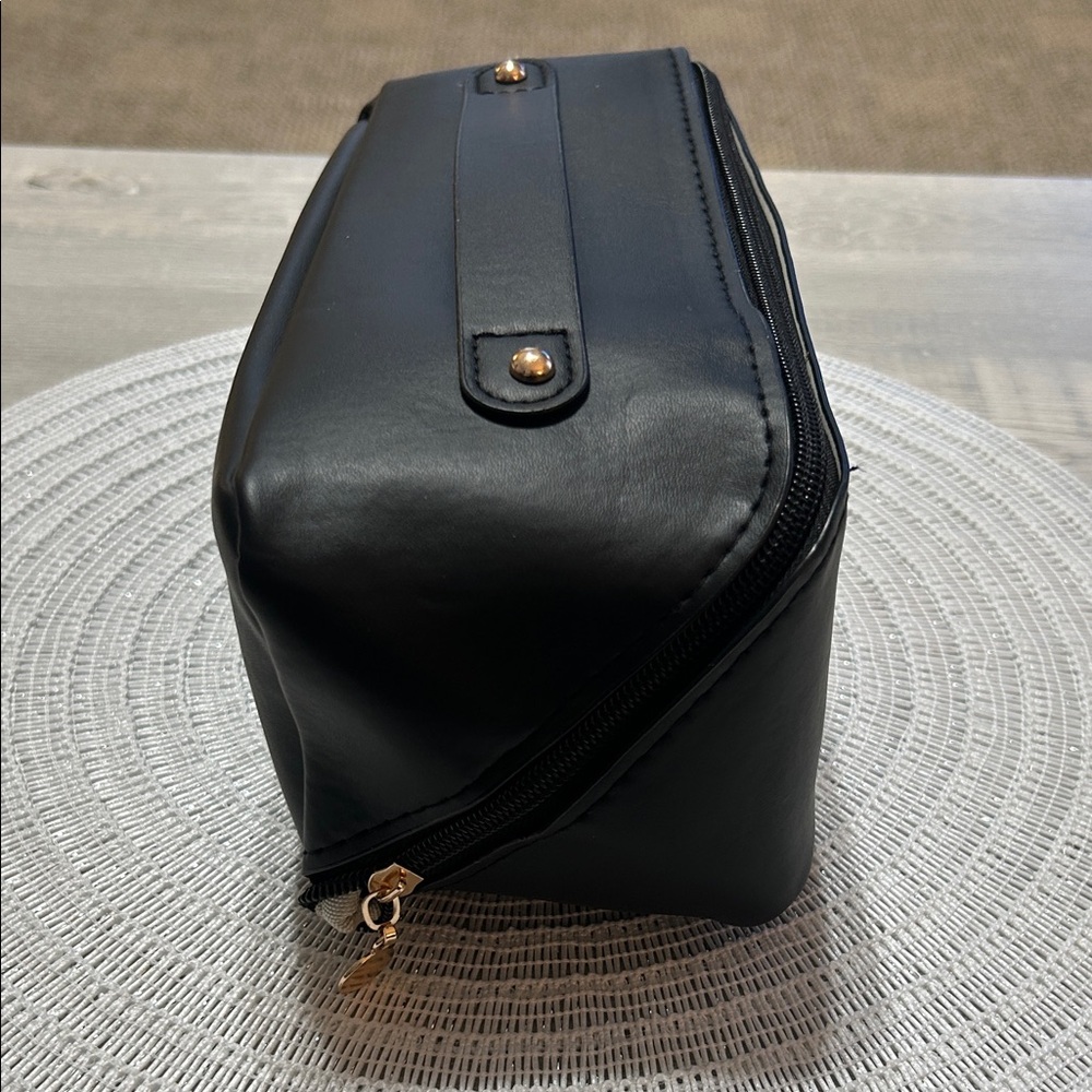 NEW Large Travel Makeup Bag - Black or Tan - Picture 4 of 16